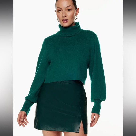 Aritzia Sweaters - ❗️SOLD❗️Wilfred Green Long Sleeve Crop Turtleneck Rebecca  Sweater Size M